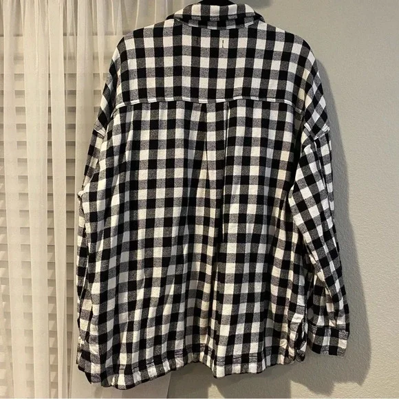 Black & White Plaid Button-Up Shacket - Picture 4 of 4